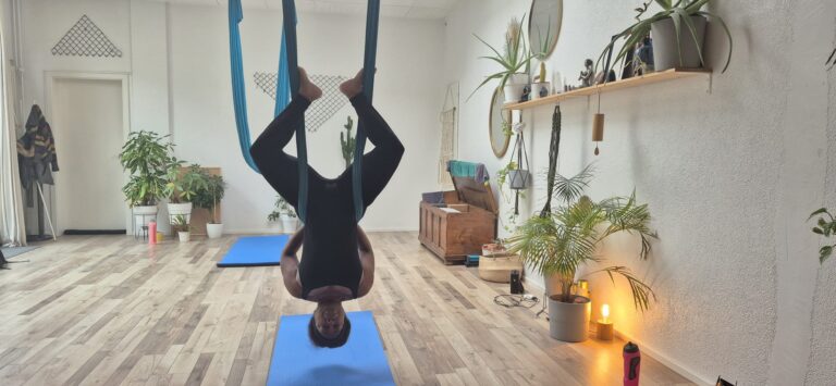 🪂5 Essential Tips for Your First Aerial Yoga Class